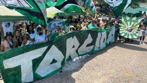 Torcida Verde critica equipamento com comparação: «Camisola de treino do Celtic de há 10 anos...»