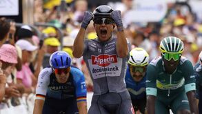 Jasper Philipsen vence 10.ª etapa do Tour