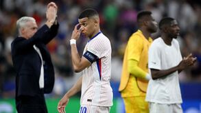 «Deschamps, vai jogar padel para o Mónaco e segue em frente»: franceses não perdoam eliminação do Euro'2024