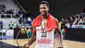 Benfica anuncia saída de Toney Douglas