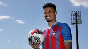 Carlos Eduardo continua no Felgueiras