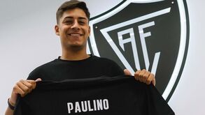 Rafael Paulino assina contrato profissional com o Ac. Viseu