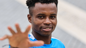 Oficial: Mark Ugboh reforça a baliza do Mafra