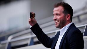 Van der Vaart arrasa seleção de Inglaterra: «É uma equipa de m....!» 