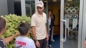 Taremi 'apanhado' por adeptos do Inter depois de completar os testes médicos
