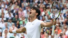 Carlos Alcaraz é o primeiro finalista de Wimbledon após vencer Daniil Medvedev