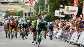 David González vence ao sprint e Rafael Reis mantém liderança do GP Torres Vedras