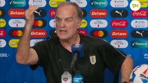 A explosiva conferência de imprensa de Bielsa: «Os jogadores não podem falar. Todos ameaçados...»