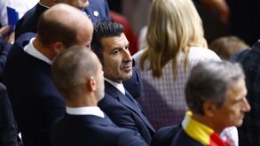 Figo faz análise à gestão de Cristiano Ronaldo: «Poder-se-ia ter feito as coisas de outra forma»