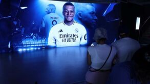 Apresentação de Mbappé: Real Madrid ofereceu bilhetes e sócios... começaram a vendê-los