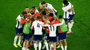 Caos aéreo preocupa famílias dos jogadores da seleção inglesa: já nem há voos privados para Berlim