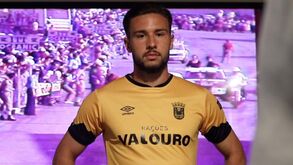 O equipamento do Torreense em homenagem a Joaquim Agostinho