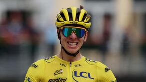 Pogacar reforça camisola amarela e João Almeida mantém 4.º lugar do Tour
