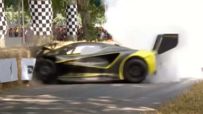 Lotus de 2 milhões de euros desfeito em evento de exibição... ao fim de 2 segundos