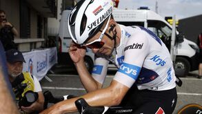Evenepoel 'entrega' vitória final a Pogacar: «Não me interessa segui-lo, é demasiado forte»