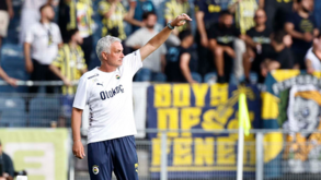 Fenerbahçe goleia Estrasburgo antes da estreia oficial de Mourinho