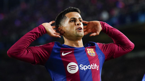 João Cancelo à espera do Barcelona