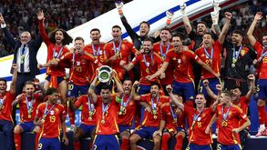 A crónica do Espanha-Inglaterra, 2-1: a glória dos novos reis da bola