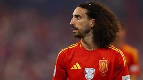 Cucurella responde a Gary Neville: «Fomos até ao fim. Obrigado pelo apoio» 