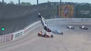 Acidente assustador na IndyCar Series: carro de Sting Ray Robb levantou voo e capotou a alta velocidade