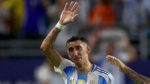Di María fica no Benfica para festejar título