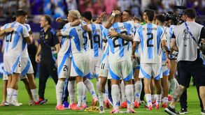 Seleção argentina canta música racista: polémica estala com live de Enzo no Instagram