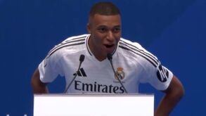 Mbappé recria momento de Cristiano Ronaldo no Santiago Bernabéu: «Hala Madrid!» 