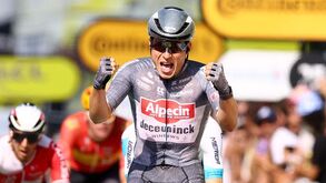Jasper Philipsen vence 16.ª etapa do Tour e João Almeida mantém 4.º lugar da geral