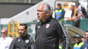 «Vai buscar a tua mulher à Kikas»: CD revela provocações dos adeptos do Tondela que desencadearam reação de Jorge Costa