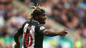 Saint-Maximin às ordens de Mourinho: Fitas, multas, golos e um coração enorme