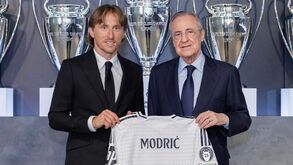 Modric renova contrato com o Real Madrid  