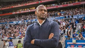 Patrick Vieira está no Emirates Stadium a assistir à equipa