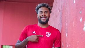 Devenish oficializado por duas temporadas no AVS SAD