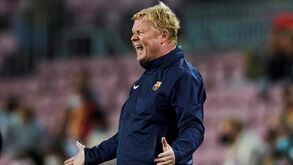 Koeman 'atira-se' a Laporta: «Parece que as lendas do clube não significam nada»