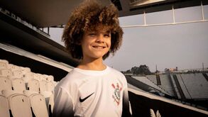 Ele dribla, finta e marca golos: Corinthians e Palmeiras em luta por jogador... de 10 anos