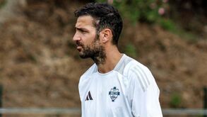 Fàbregas renova até 2028 e vai continuar no comando técnico do Como