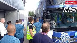 A chegada do FC Porto ao estádio e um adepto austríaco a perguntar por... Cristiano Ronaldo