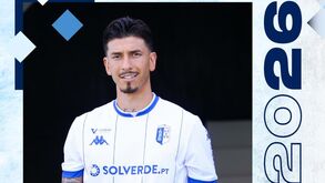 Vizela oficializa defesa-central suiço