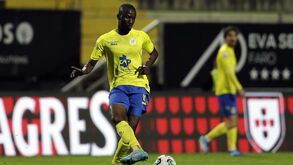 Eboué ainda em espera
