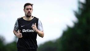 Treinador do Nacional faz ponto de situação sobre Coates: «Teve um problema no joelho...»