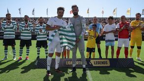 Homenagem no Liga Portugal Legends: Sporting oferece camisola especial ao filho de Manuel Fernandes