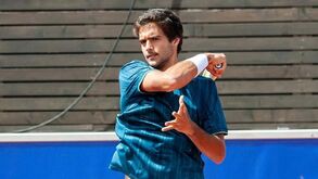 Francisco Cabral e Nicolas Barrientos nos 'quartos' do torneio de Umag