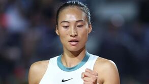 Zheng Qinwen confirma favoritismo e vence em Palermo o seu terceiro título
