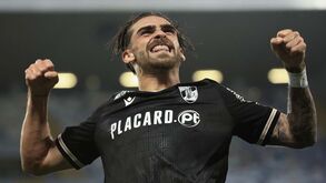 Urgência de encaixe baixa fasquia de Jota Silva