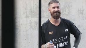 Antigo craque da Seleção Nacional salva animal marinho em praia do Algarve