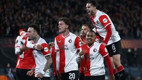 Descubra as diferenças: Feyenoord apresenta novo emblema e é 'obrigado' a mostrar diferenças