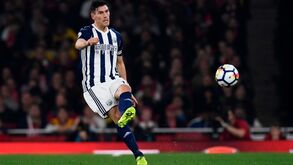 Recordista de jogos na Premier League interrompe reforma