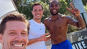 Renato Sanches mantém forma na Cidade do Futebol... ao lado de Adrien e Cedric