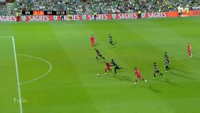O lance em que Diomande viu vermelho direto no Sporting-Sevilha