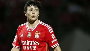 «Por favor, fica»: adeptos do Benfica deixam apelo nas redes sociais de João Neves
